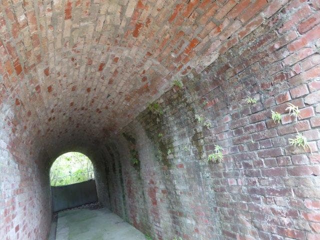 弾薬庫跡トンネル